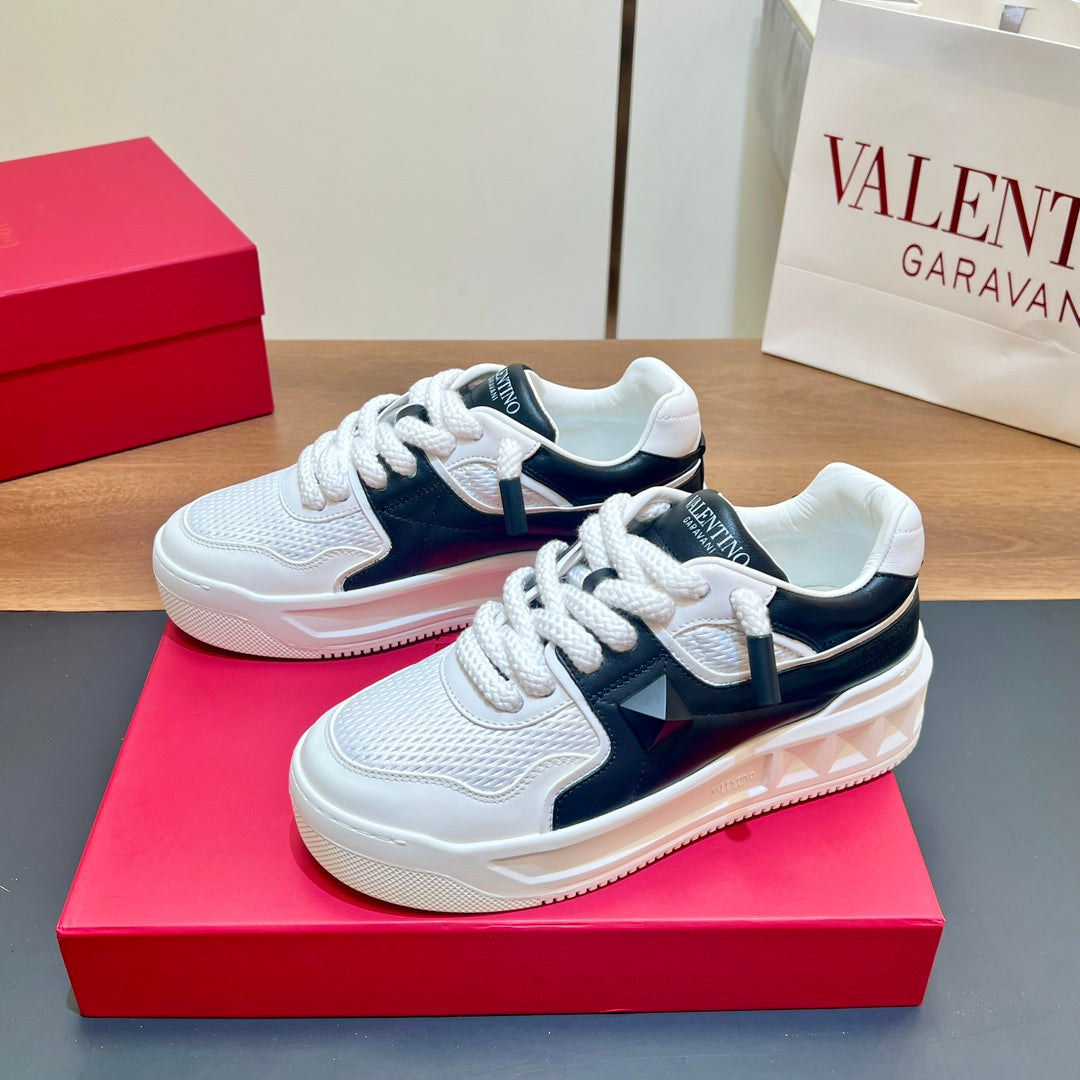 VALENTINO 25S GARAVANI ONE STUD XL PLATFORM SNEAKERS IN WHITE MIX BLACK LAMBSKIN STYLE 2 - 35