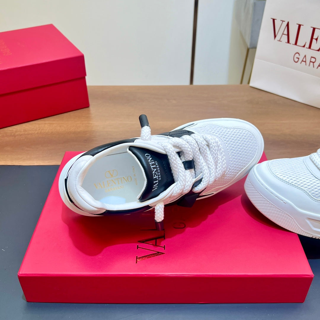 VALENTINO 25S GARAVANI ONE STUD XL PLATFORM SNEAKERS IN WHITE MIX BLACK LAMBSKIN STYLE 2 - 35