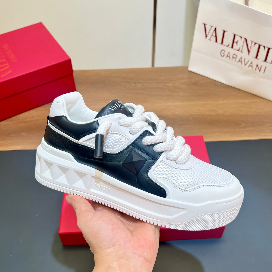 VALENTINO 25S GARAVANI ONE STUD XL PLATFORM SNEAKERS IN WHITE MIX BLACK LAMBSKIN STYLE 2 - 35