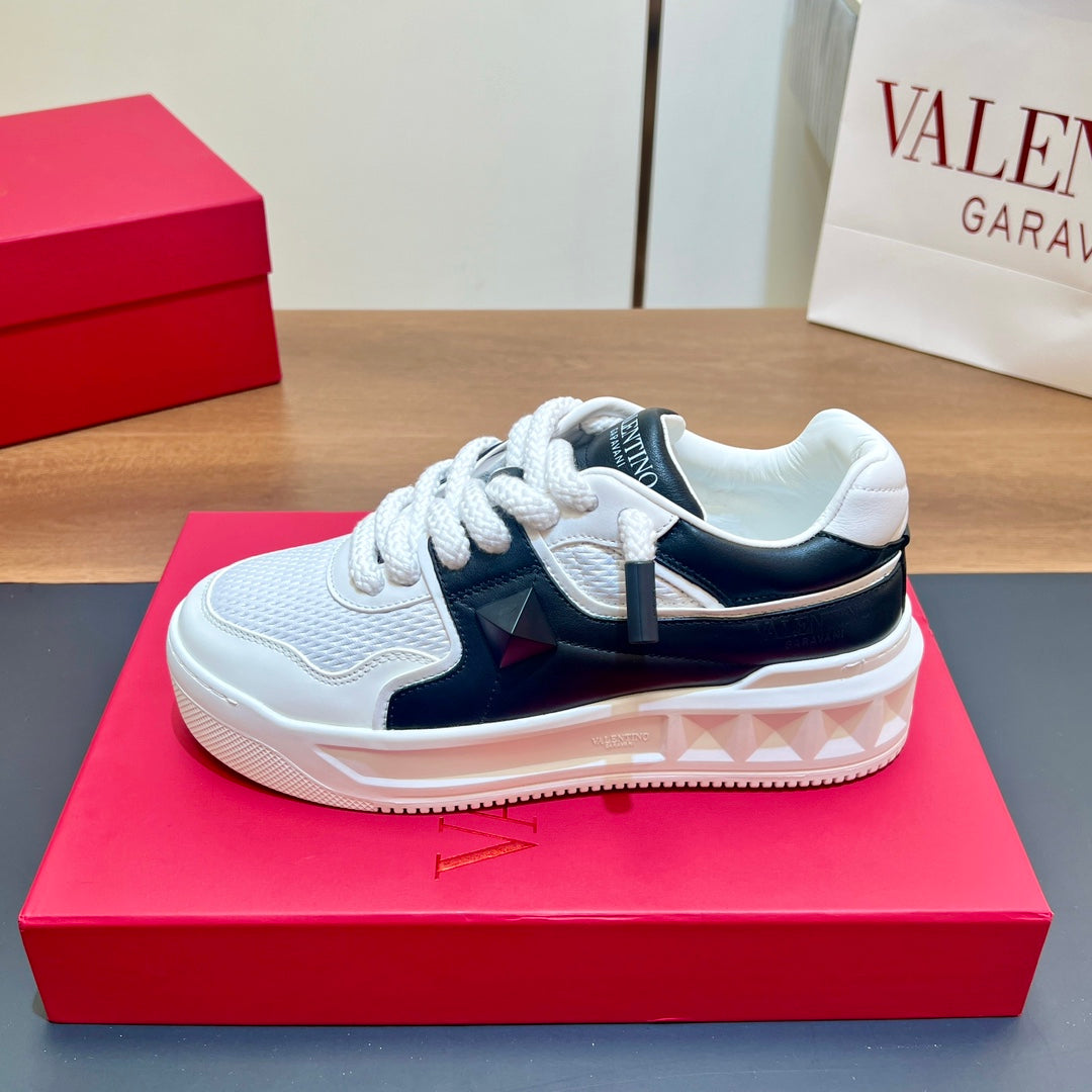 VALENTINO 25S GARAVANI ONE STUD XL PLATFORM SNEAKERS IN WHITE MIX BLACK LAMBSKIN STYLE 2 - 35