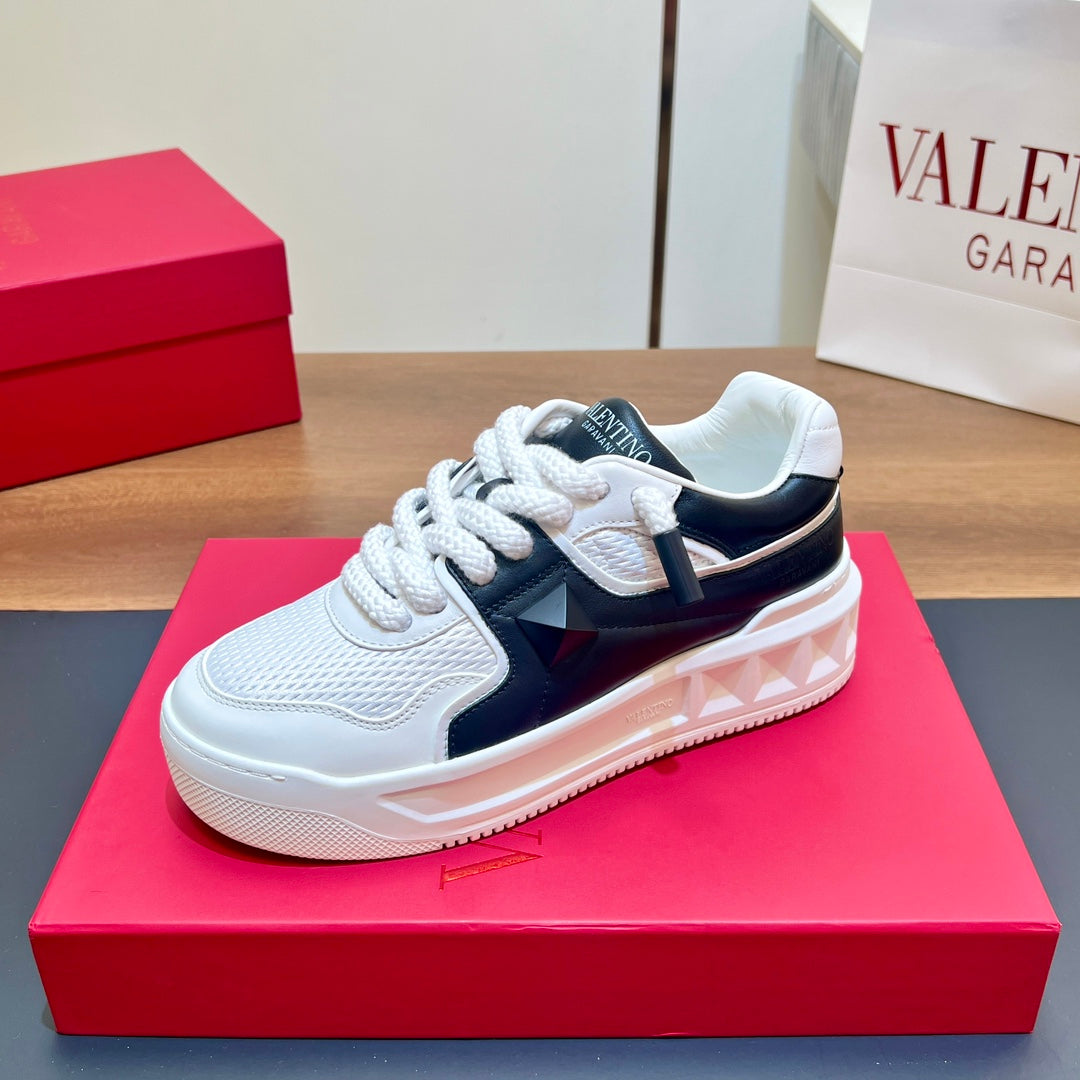 VALENTINO 25S GARAVANI ONE STUD XL PLATFORM SNEAKERS IN WHITE MIX BLACK LAMBSKIN STYLE 2 - 35