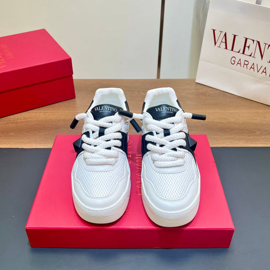 VALENTINO 25S GARAVANI ONE STUD XL PLATFORM SNEAKERS IN WHITE MIX BLACK LAMBSKIN STYLE 2 - 35