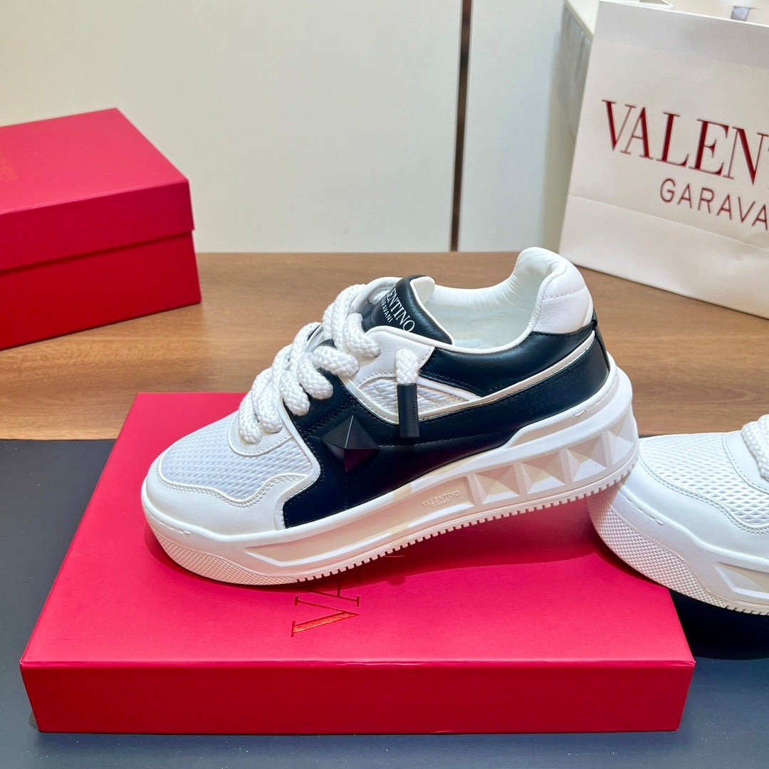 VALENTINO 25S GARAVANI ONE STUD XL PLATFORM SNEAKERS IN WHITE MIX BLACK LAMBSKIN STYLE 2 - 35
