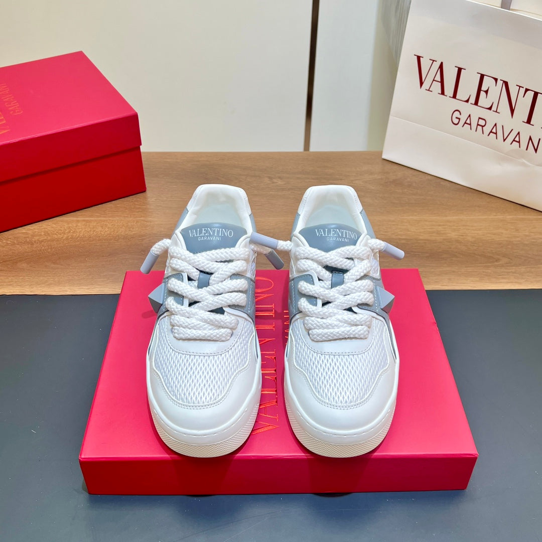 VALENTINO 25S GARAVANI ONE STUD XL PLATFORM SNEAKERS IN WHITE MIX MISTY BLUE LAMBSKIN - 35