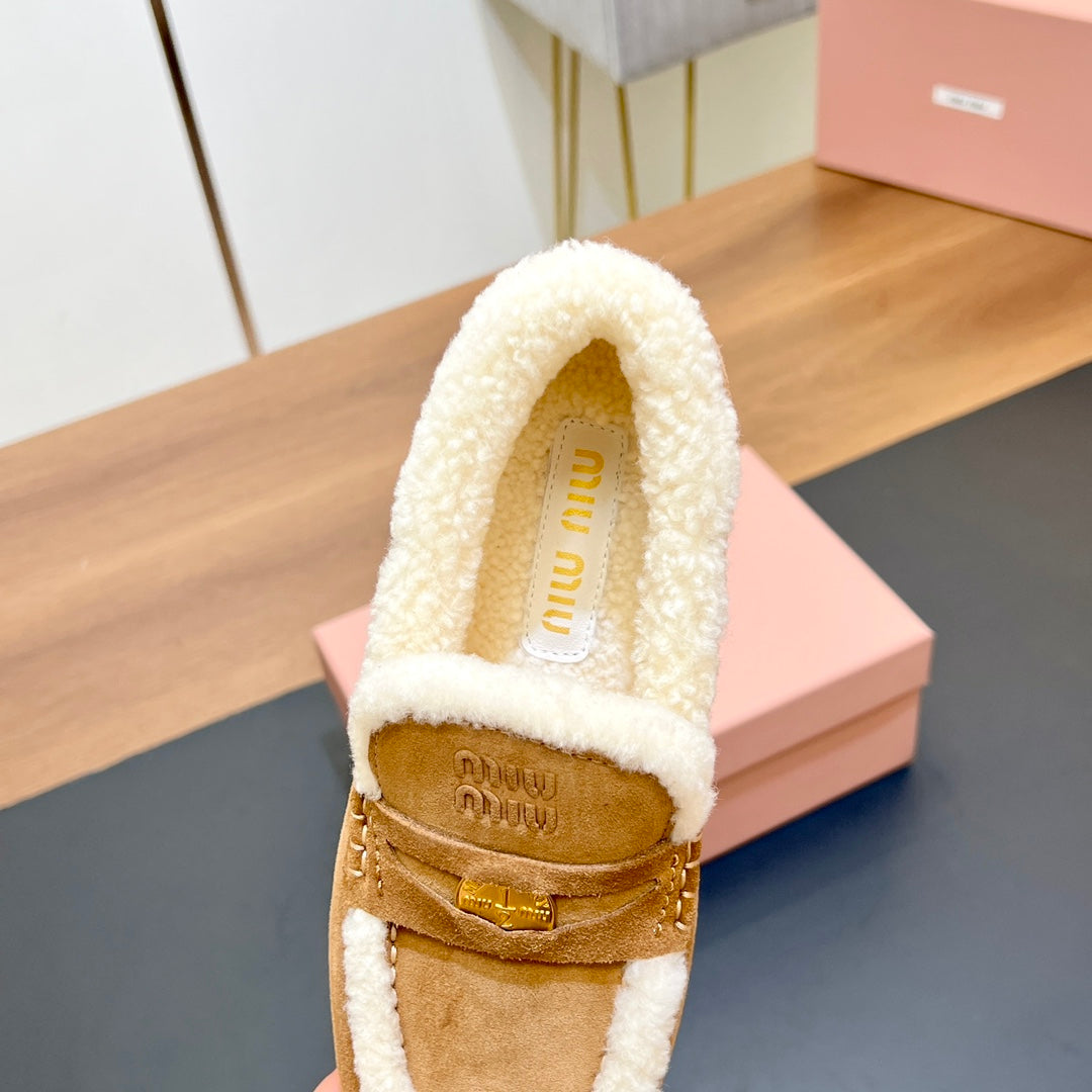 LOAFERS IN CIDER BROWN SUEDE AND WHITE SHEARLING TRIM - 35