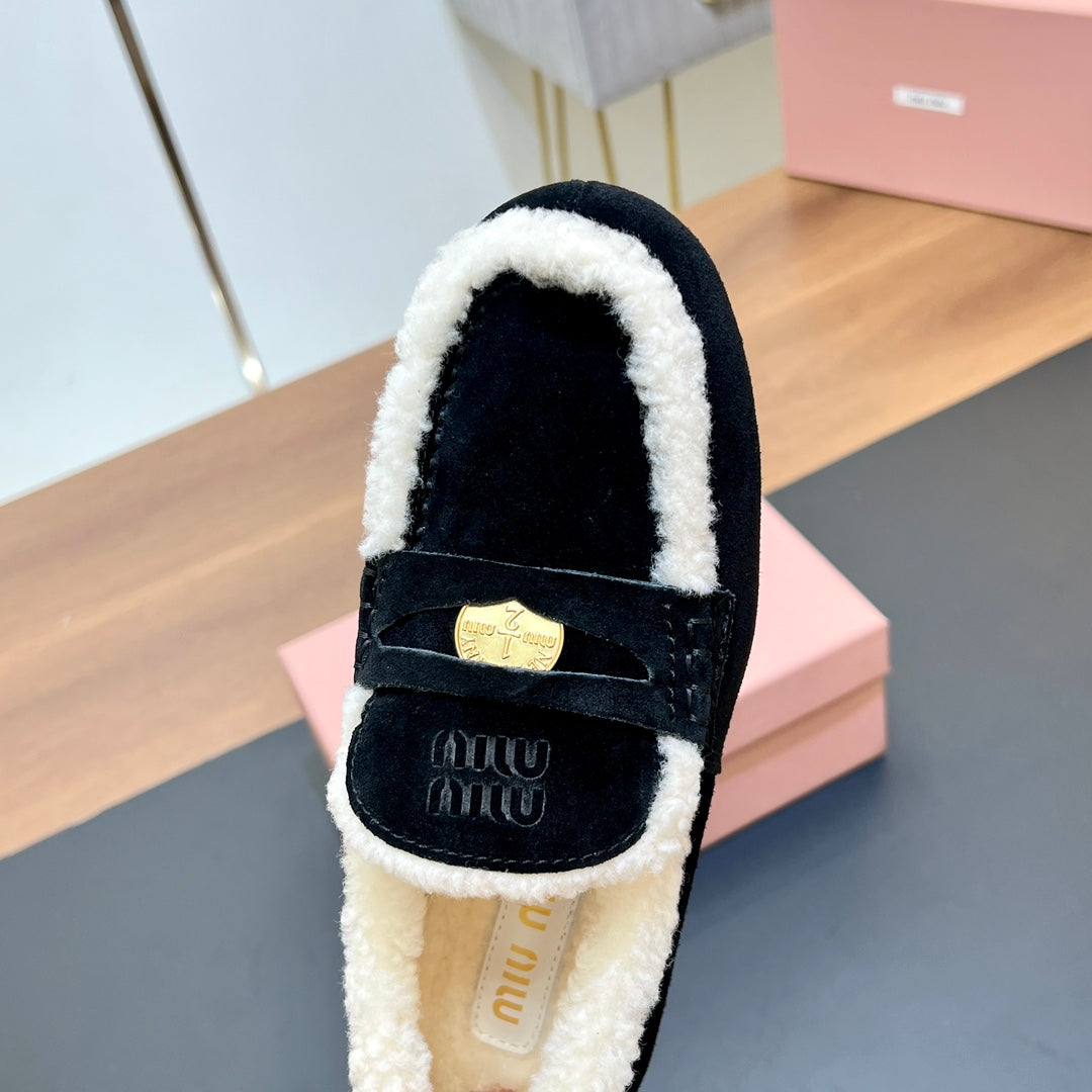 LOAFERS IN BLACK SUEDE AND WHITE SHEARLING TRIM - 35