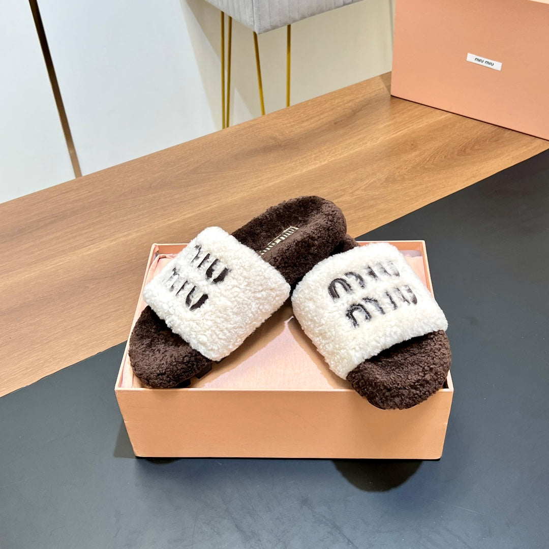 WOOL SLIPPER WHITE AND CHOCOLATE - 35
