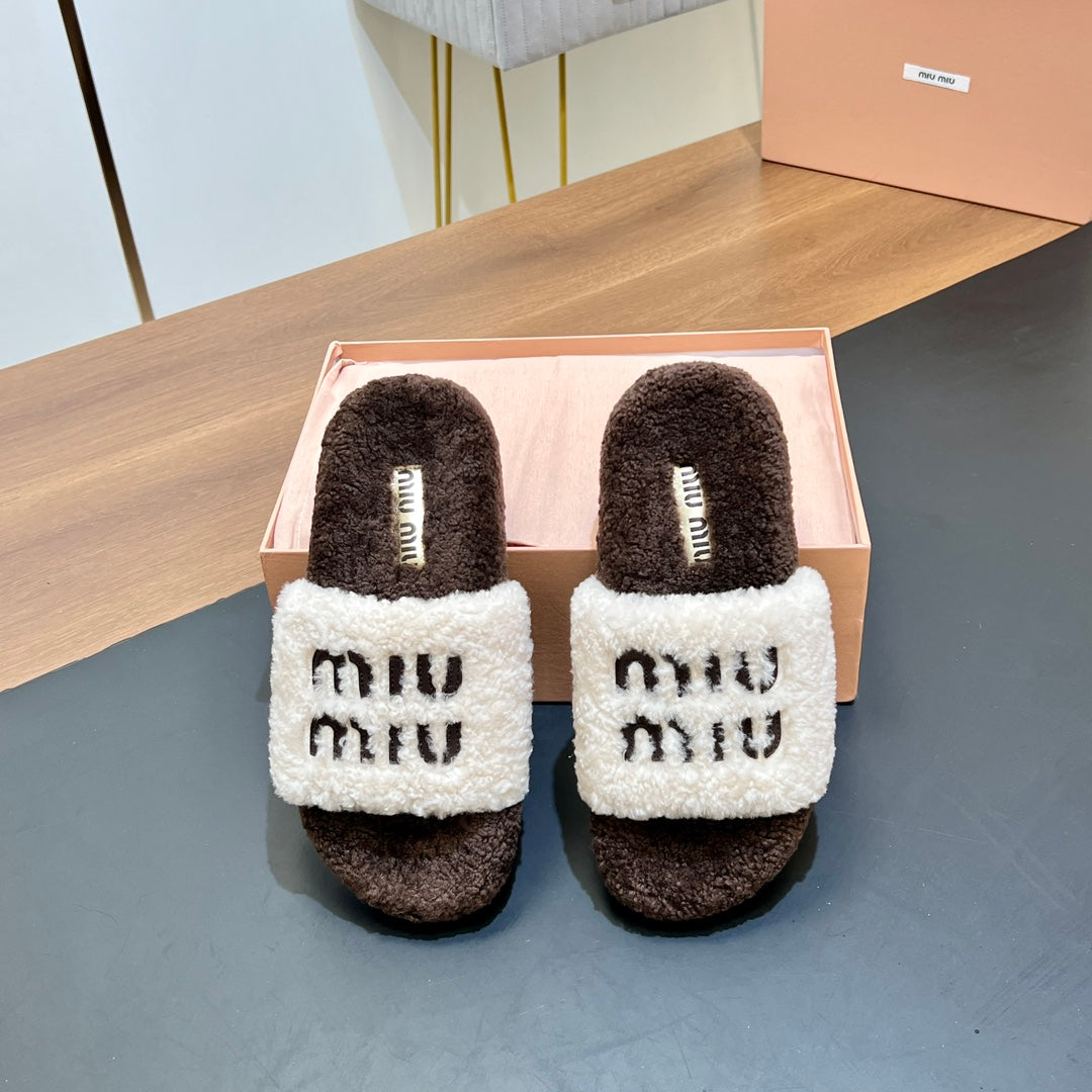 WOOL SLIPPER WHITE AND CHOCOLATE - 35