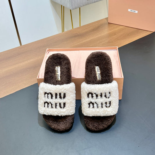WOOL SLIPPER WHITE AND CHOCOLATE - 35