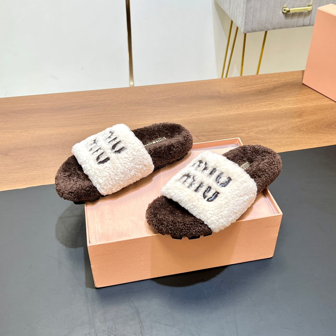 WOOL SLIPPER WHITE AND CHOCOLATE - 35