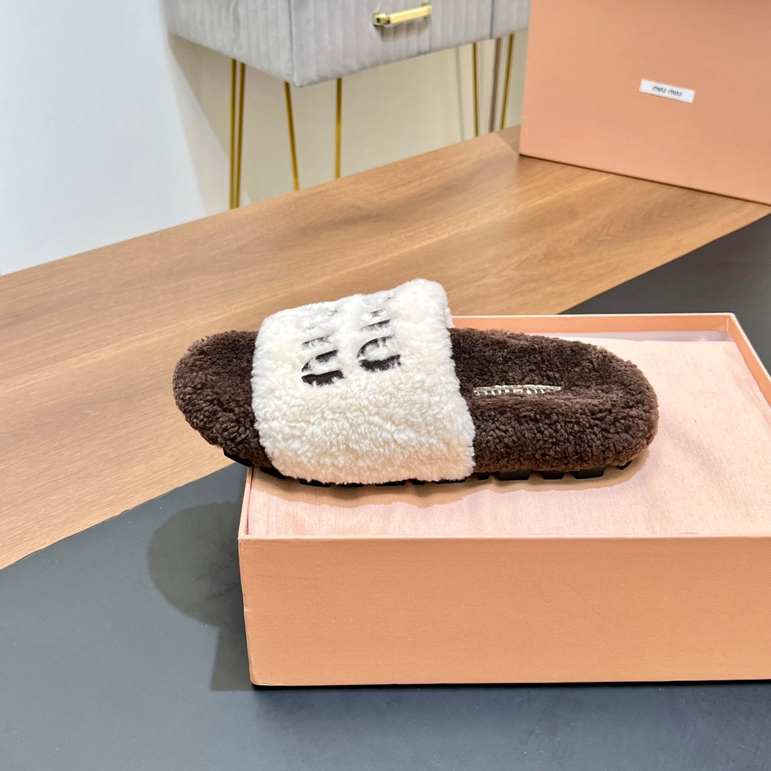 WOOL SLIPPER WHITE AND CHOCOLATE - 35