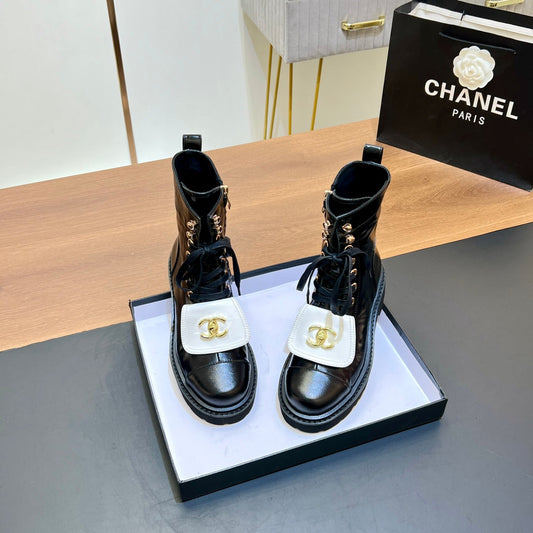 CHANEL 25S ВИСОКІ ЧЕРЕВИКИ НА ЩИКОЛОТКУ З БЛИСКАВКОЮ З ЧОРНОЇ ГЛЯНЦЕВОЇ ТЕЛЯЧОЇ ШКІРИ ЗІ ЗОЛОТОЮ ФУРНІТУРОЮ - 35