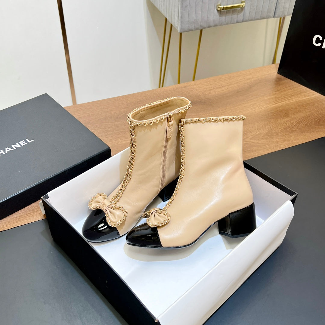 CHANEL 25S HEELED CHAIN BOOTS WITH BOW IN BEIGE CALFSKIN GOLD HARDWRE - 35