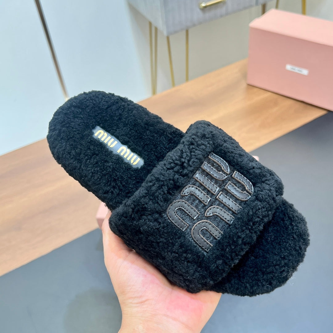 SLIPPERS IN BLACK LAMB WOOL - 35