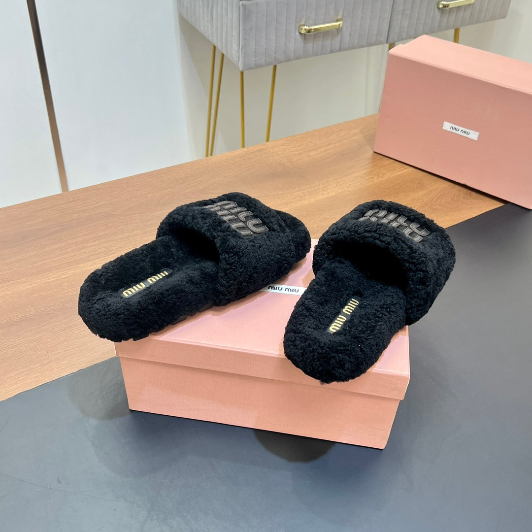 SLIPPERS IN BLACK LAMB WOOL - 35