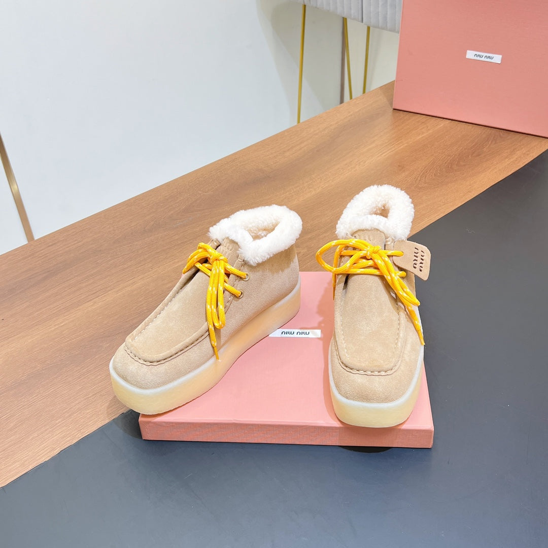 CHUKKA BOOTS IN BEIGE SUEDE WITH WOOL LINING - 35