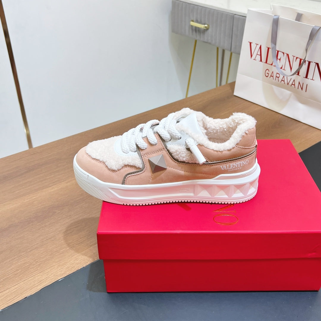 VALENTINO 25S GARAVANI ONE STUD XL PLATFORM SNEAKERS IN LIGHT PINK LAMBSKIN AND WOOL - 35