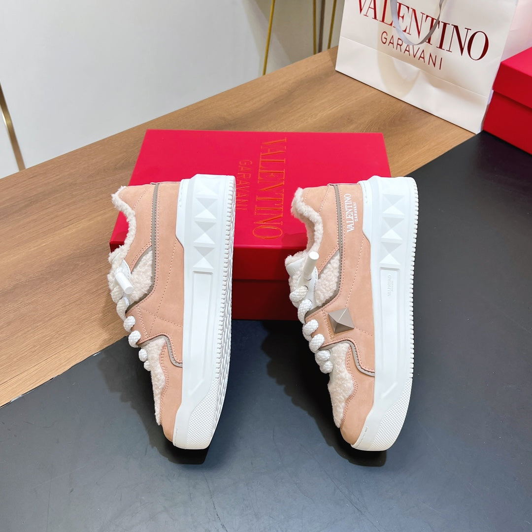 VALENTINO 25S GARAVANI ONE STUD XL PLATFORM SNEAKERS IN LIGHT PINK LAMBSKIN AND WOOL - 35