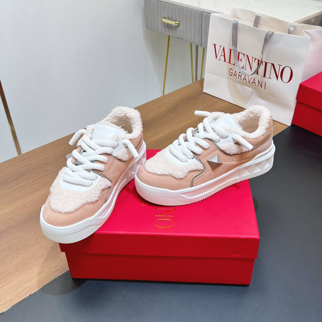 VALENTINO 25S GARAVANI ONE STUD XL PLATFORM SNEAKERS IN LIGHT PINK LAMBSKIN AND WOOL - 35