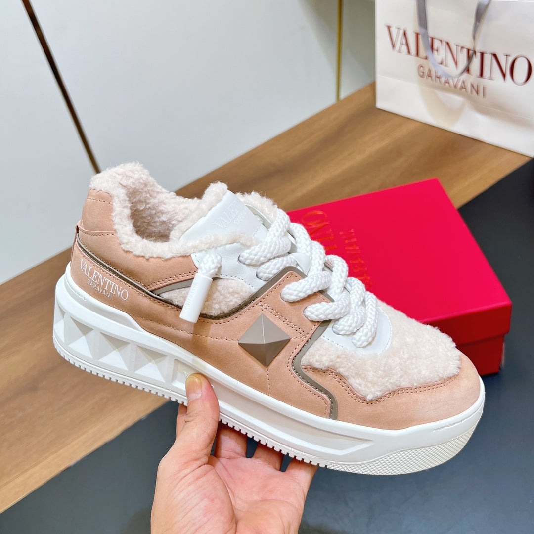 VALENTINO 25S GARAVANI ONE STUD XL PLATFORM SNEAKERS IN LIGHT PINK LAMBSKIN AND WOOL - 35