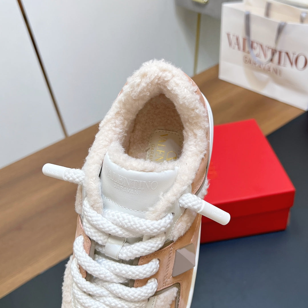 VALENTINO 25S GARAVANI ONE STUD XL PLATFORM SNEAKERS IN LIGHT PINK LAMBSKIN AND WOOL - 35