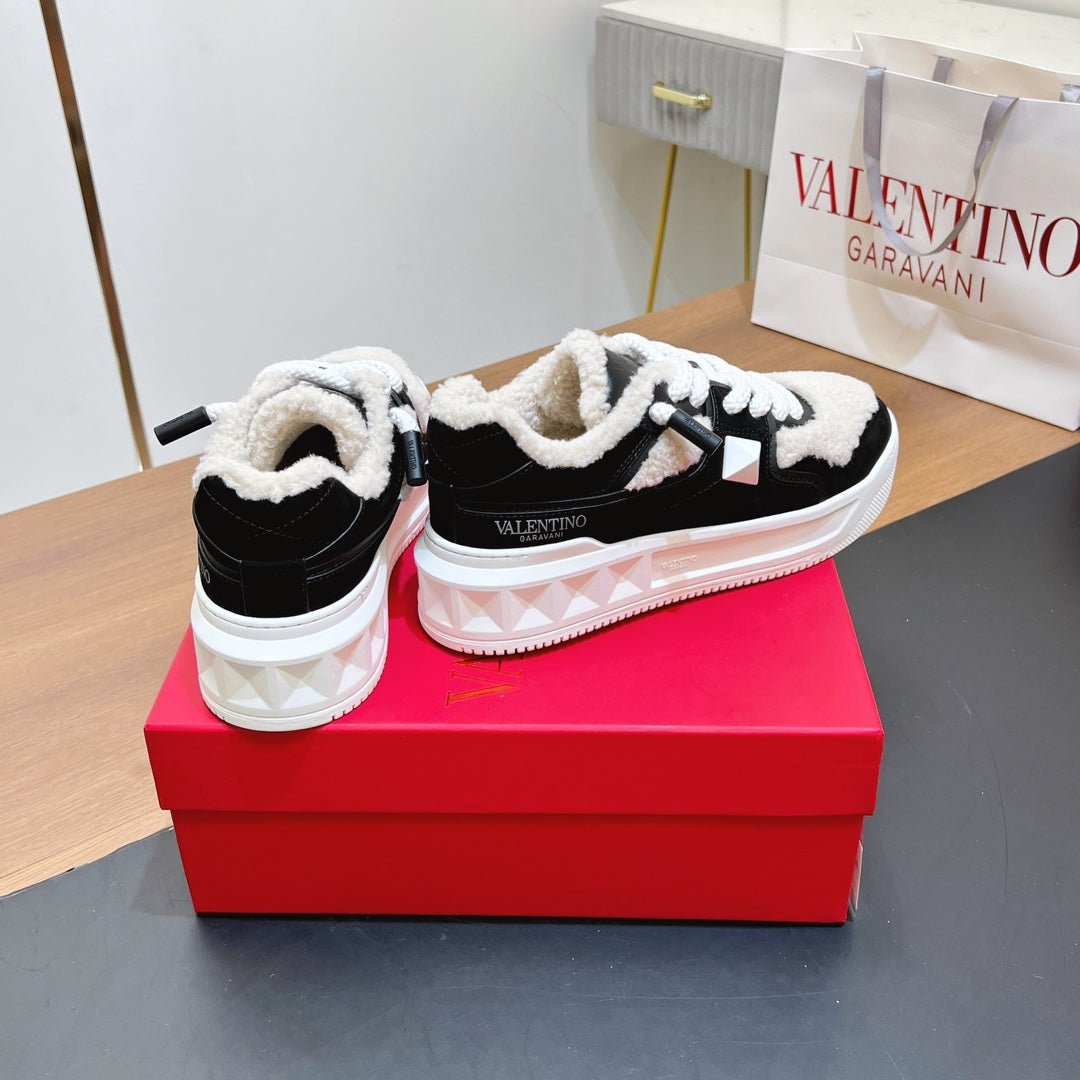 VALENTINO 25S GARAVANI ONE STUD XL PLATFORM SNEAKERS IN BLACK LAMBSKIN AND LIGHT BEIGE WOOL - 35