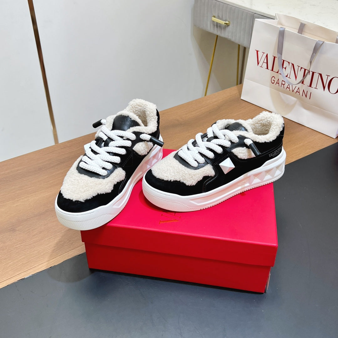 VALENTINO 25S GARAVANI ONE STUD XL PLATFORM SNEAKERS IN BLACK LAMBSKIN AND LIGHT BEIGE WOOL - 35