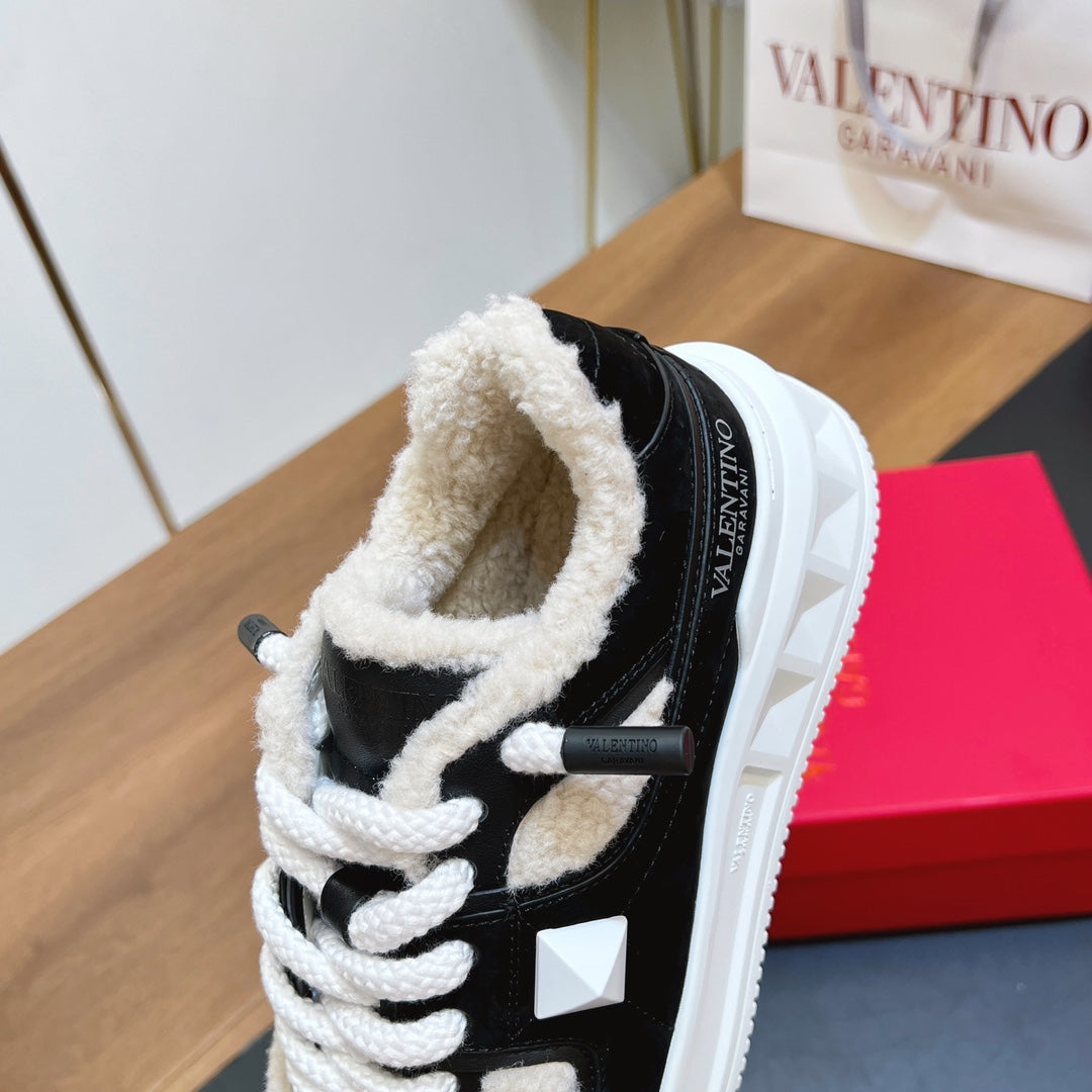 VALENTINO 25S GARAVANI ONE STUD XL PLATFORM SNEAKERS IN BLACK LAMBSKIN AND LIGHT BEIGE WOOL - 35