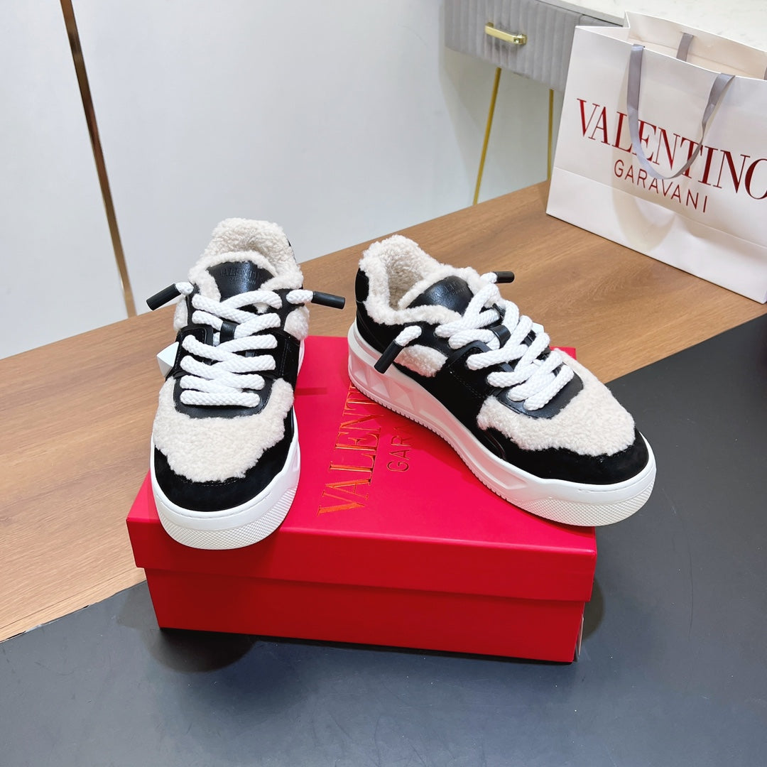 VALENTINO 25S GARAVANI ONE STUD XL PLATFORM SNEAKERS IN BLACK LAMBSKIN AND LIGHT BEIGE WOOL - 35