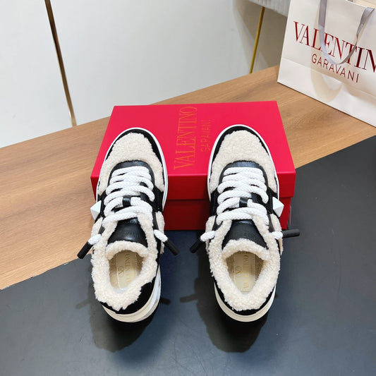 VALENTINO 25S GARAVANI ONE STUD XL PLATFORM SNEAKERS IN BLACK LAMBSKIN AND LIGHT BEIGE WOOL - 35