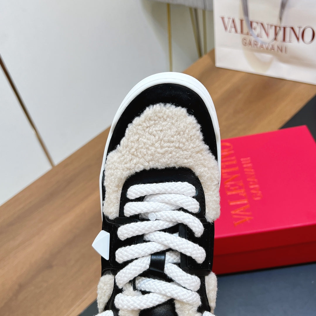 VALENTINO 25S GARAVANI ONE STUD XL PLATFORM SNEAKERS IN BLACK LAMBSKIN AND LIGHT BEIGE WOOL - 35