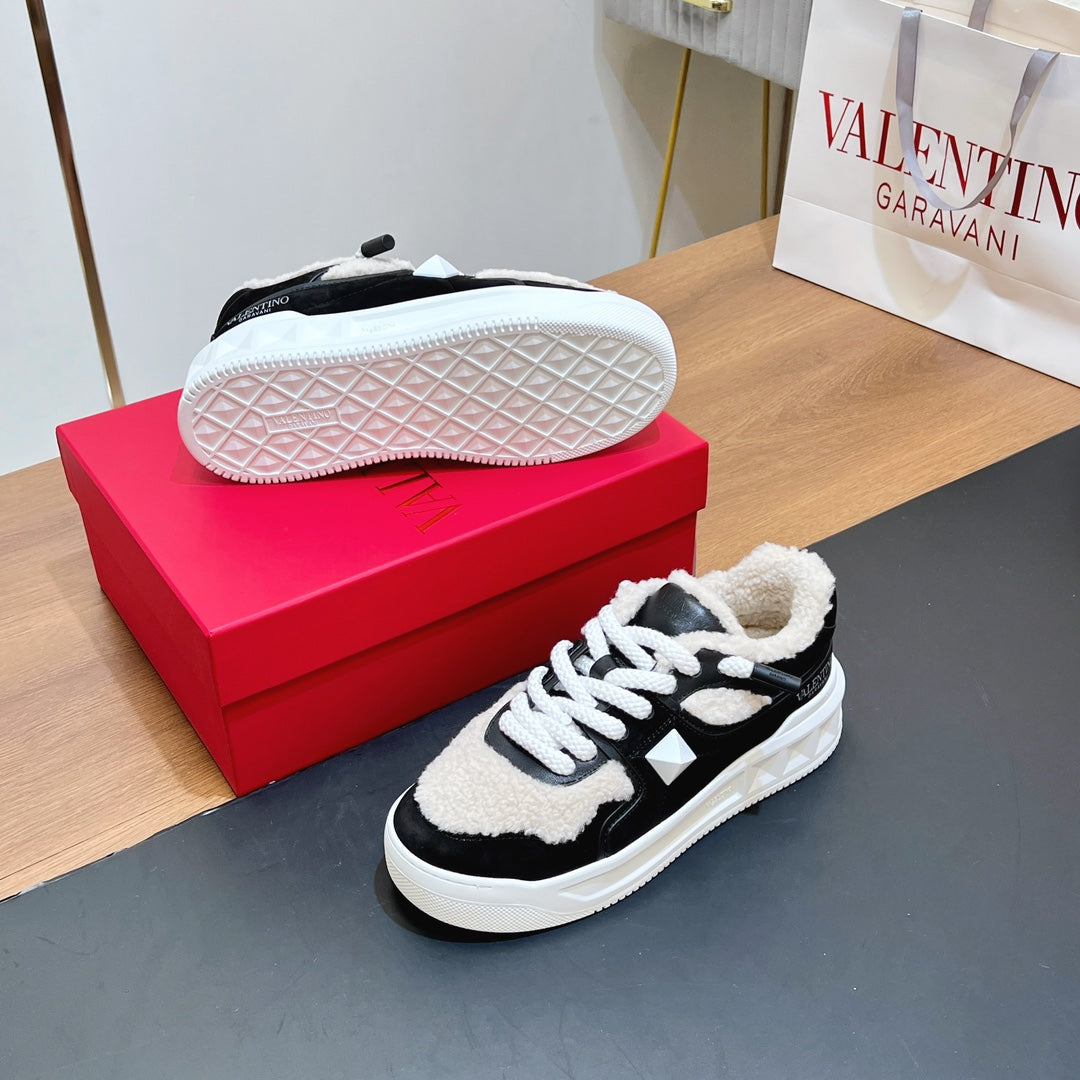 VALENTINO 25S GARAVANI ONE STUD XL PLATFORM SNEAKERS IN BLACK LAMBSKIN AND LIGHT BEIGE WOOL - 35