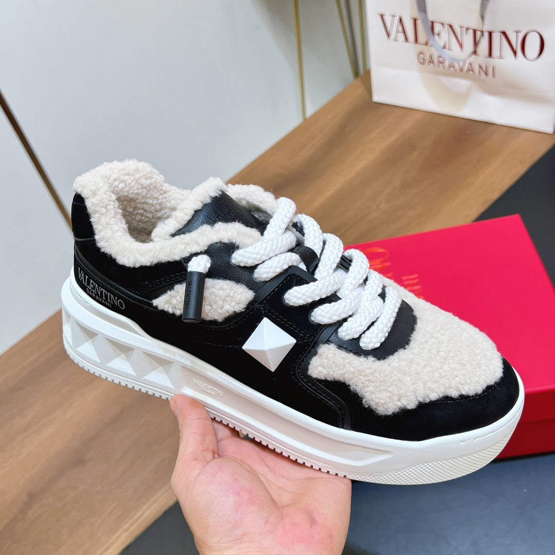 VALENTINO 25S GARAVANI ONE STUD XL PLATFORM SNEAKERS IN BLACK LAMBSKIN AND LIGHT BEIGE WOOL - 35