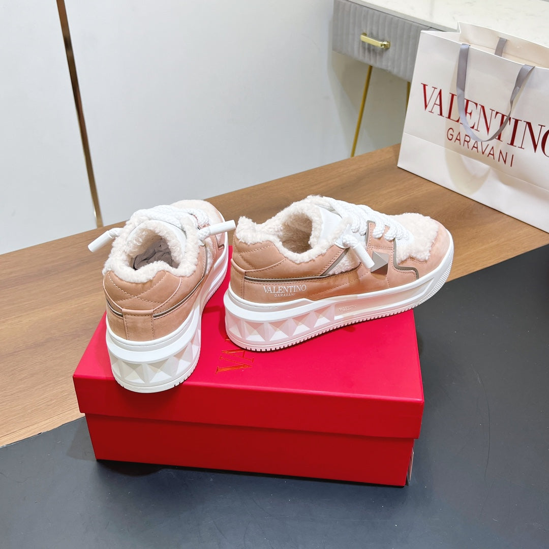 VALENTINO 25S GARAVANI ONE STUD XL PLATFORM SNEAKERS IN LIGHT PINK LAMBSKIN AND WOOL - 35