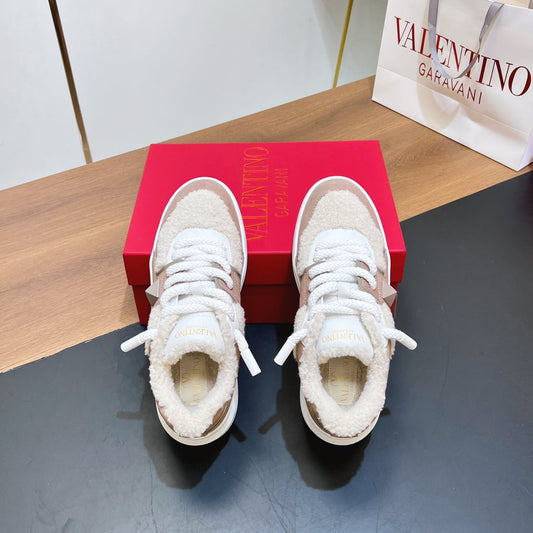 VALENTINO 25S GARAVANI ONE STUD XL PLATFORM SNEAKERS IN LIGHT PINK SUEDE AND CREAM WHITE WOOL - 35