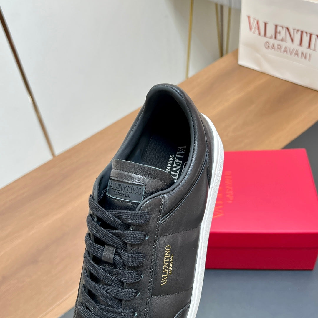 VALENTINO 25S SNEAKERS IN BLACK LAMBSKIN - 35