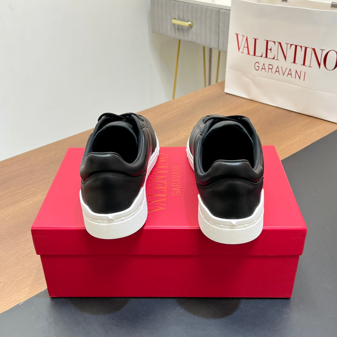 VALENTINO 25S SNEAKERS IN BLACK LAMBSKIN - 35