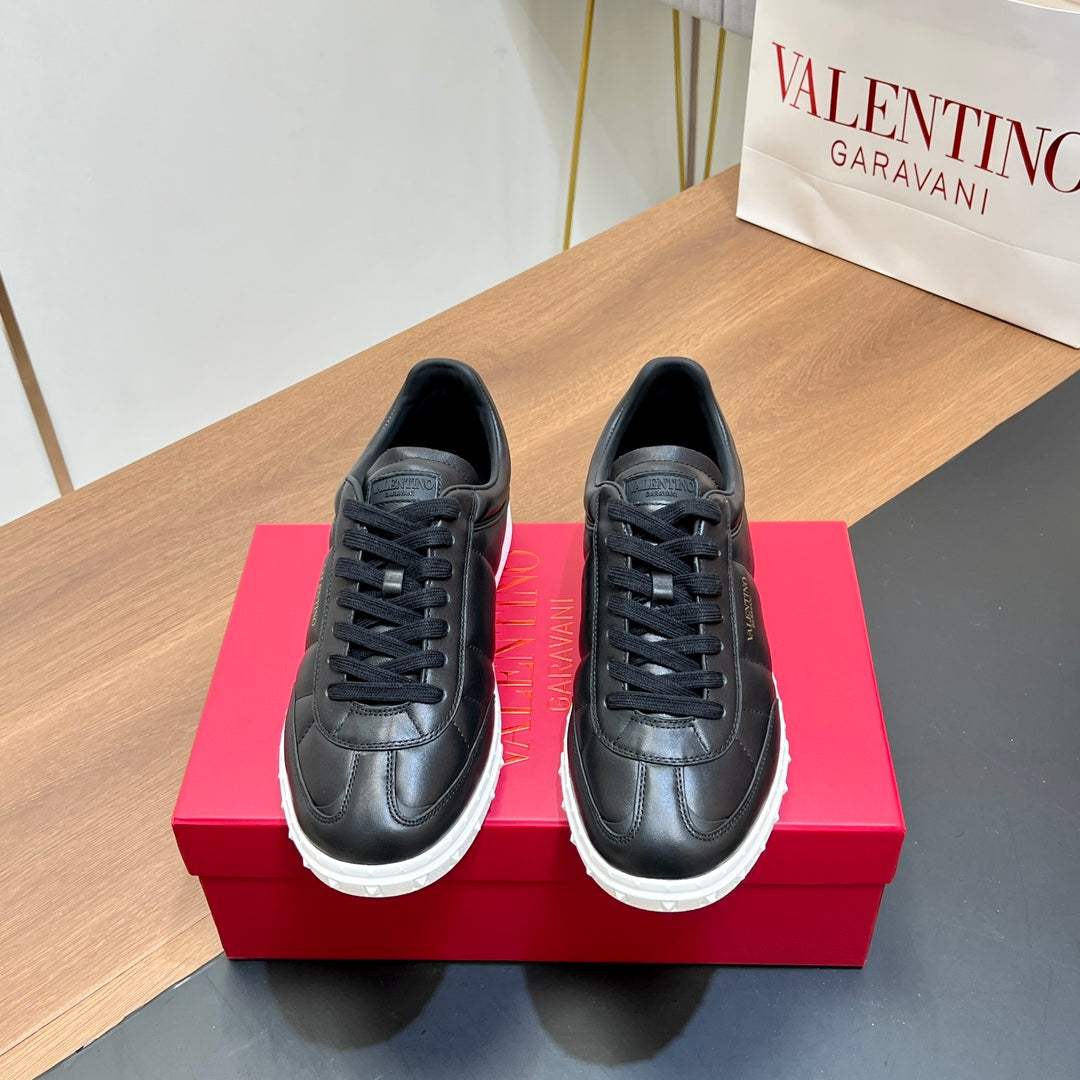 VALENTINO 25S SNEAKERS IN BLACK LAMBSKIN - 35