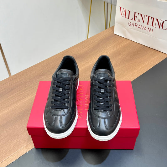 VALENTINO 25S SNEAKERS IN BLACK LAMBSKIN - 35