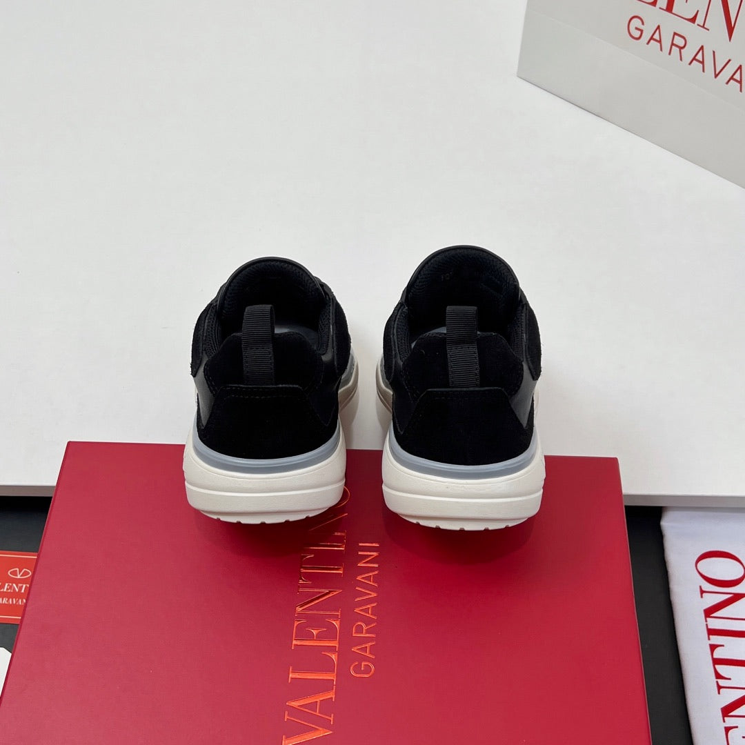 VALENTINO 25S RUNBOOT SNEAKERS IN BLACK SUEDE AND LAMBSKIN - 35
