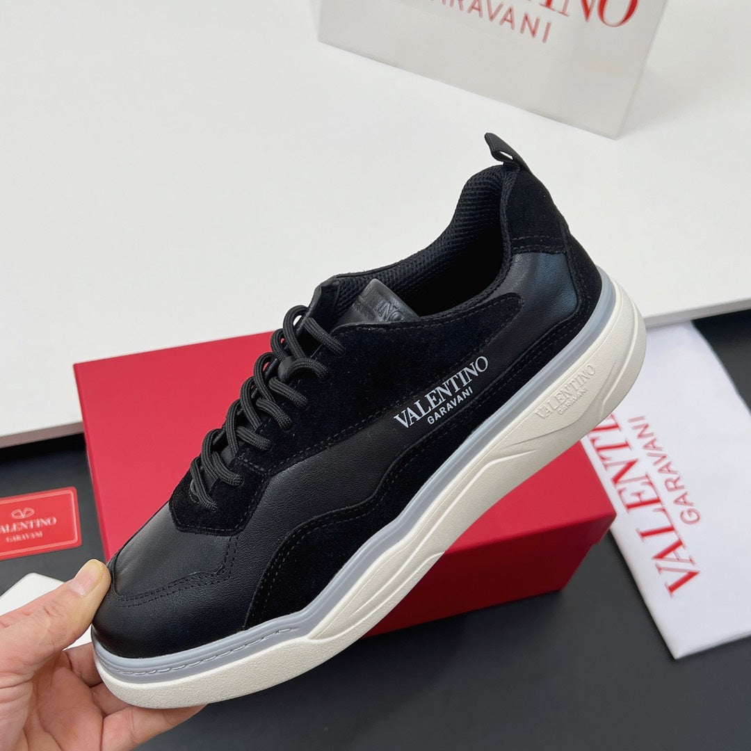 VALENTINO 25S RUNBOOT SNEAKERS IN BLACK SUEDE AND LAMBSKIN - 35