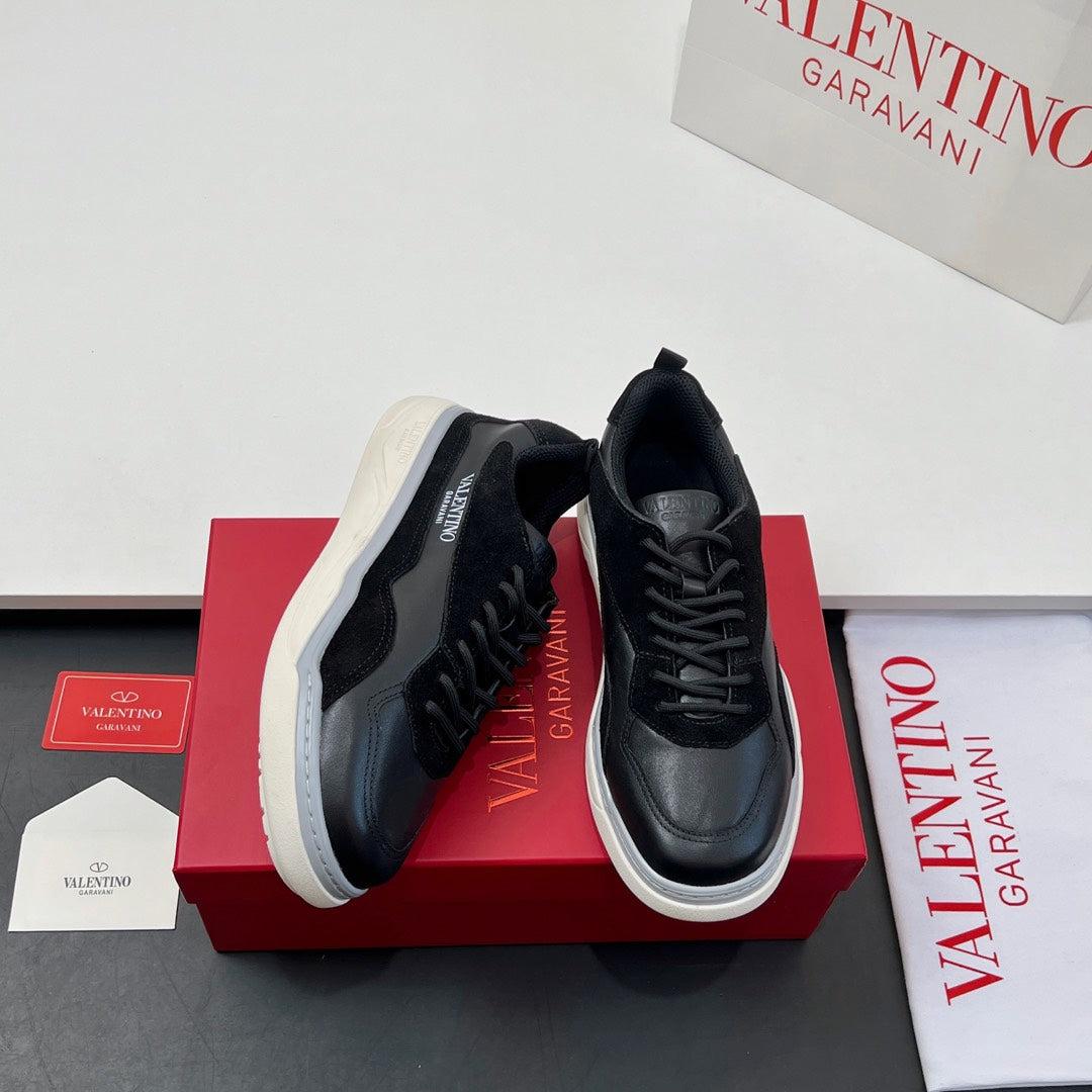 VALENTINO 25S RUNBOOT SNEAKERS IN BLACK SUEDE AND LAMBSKIN - 35