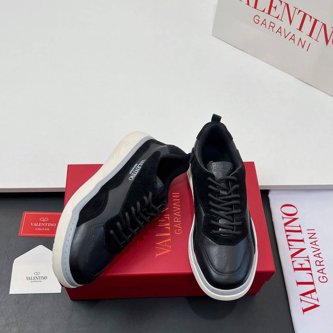 VALENTINO 25S RUNBOOT SNEAKERS IN BLACK SUEDE AND LAMBSKIN - 35