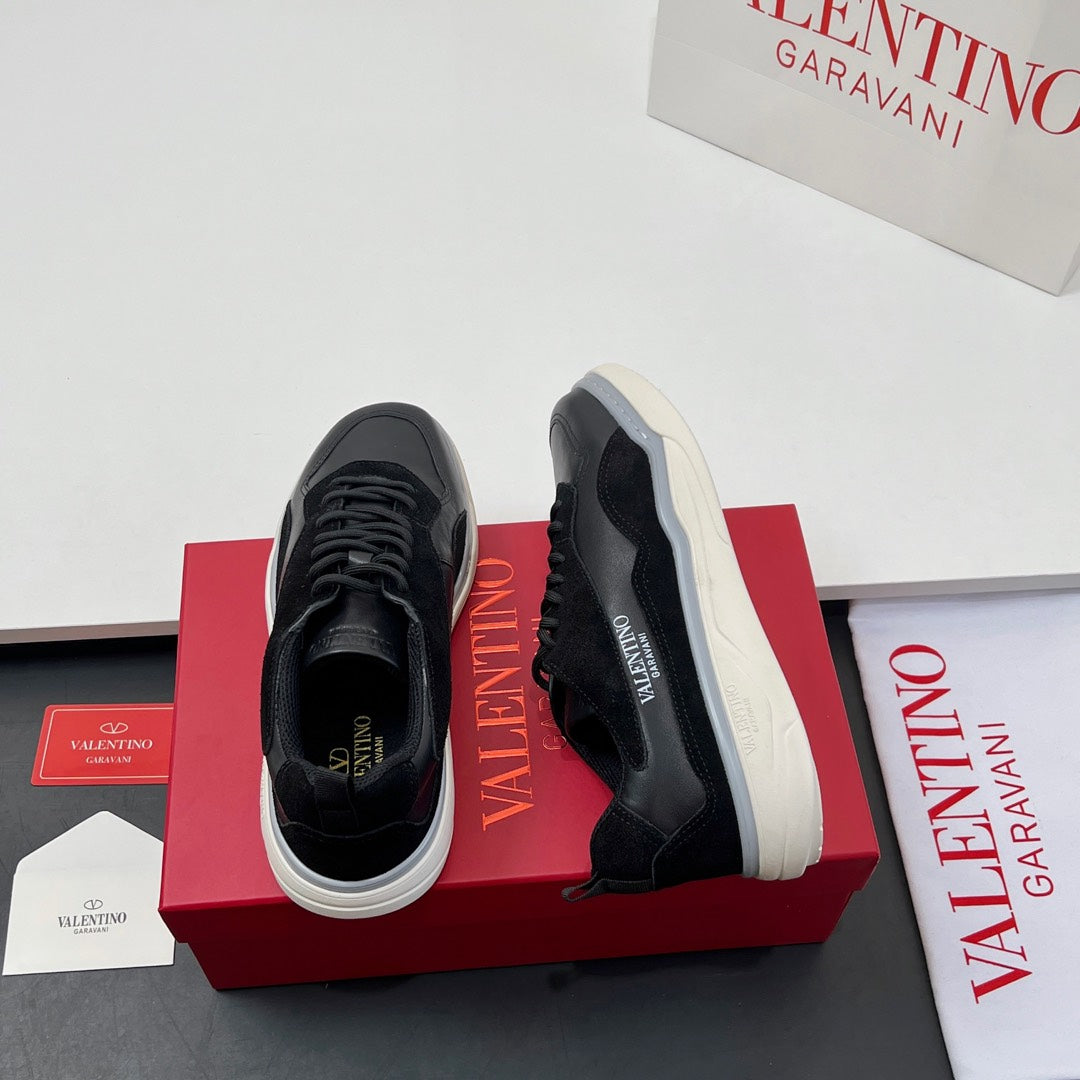 VALENTINO 25S RUNBOOT SNEAKERS IN BLACK SUEDE AND LAMBSKIN - 35