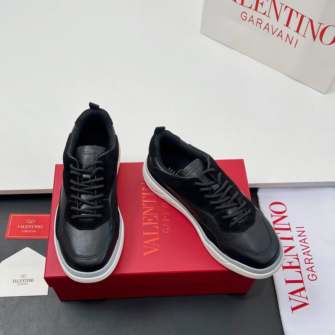 VALENTINO 25S RUNBOOT SNEAKERS IN BLACK SUEDE AND LAMBSKIN - 35