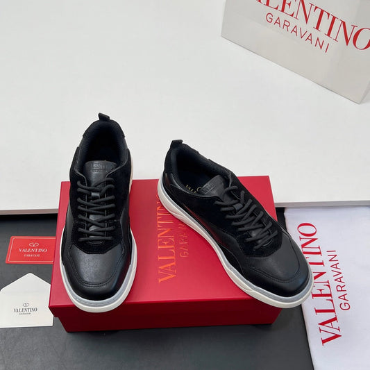 VALENTINO 25S RUNBOOT SNEAKERS IN BLACK SUEDE AND LAMBSKIN - 35