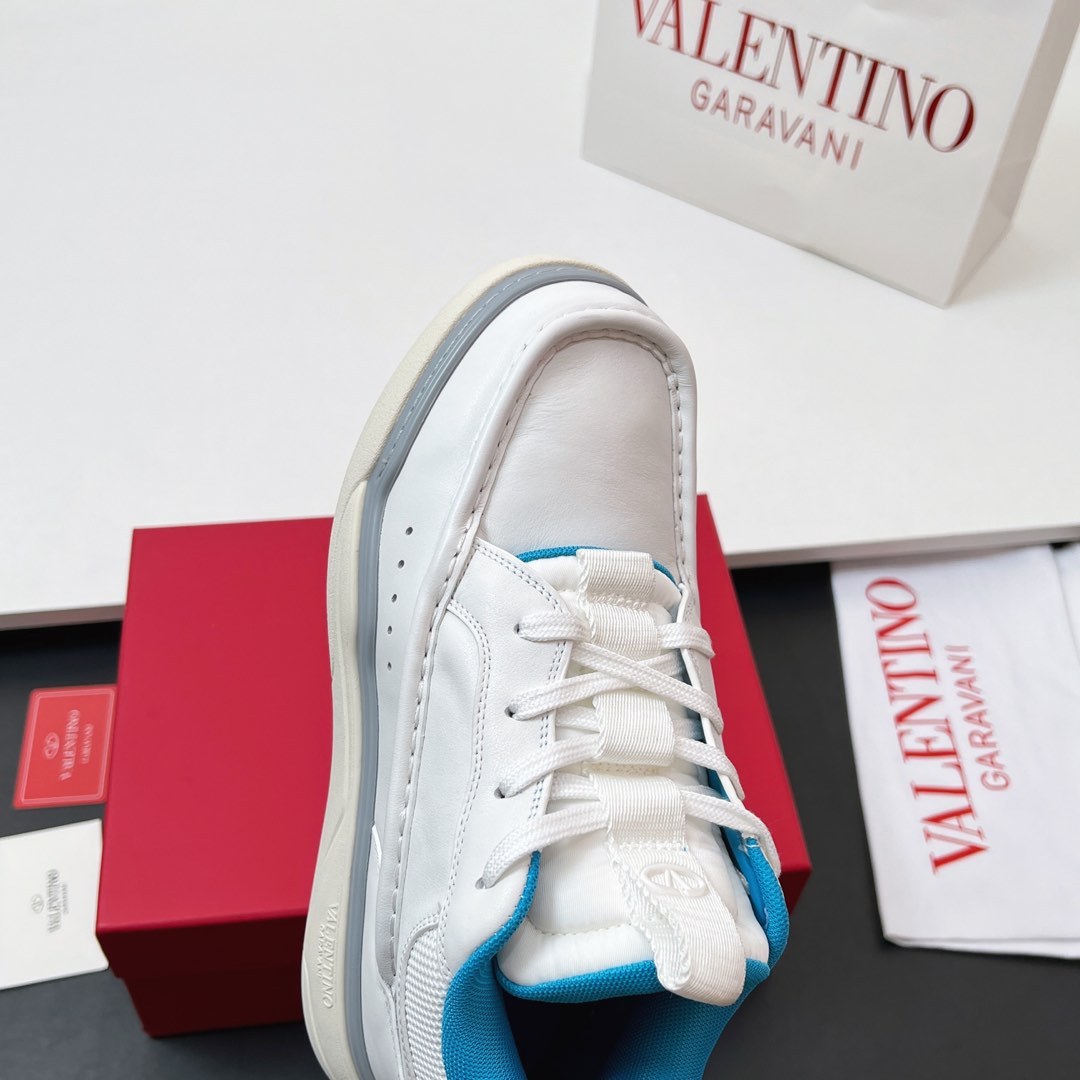 VALENTINO 25S RUNBOOT SNEAKERS IN WHITE MIX BLUE LAMBSKIN - 35
