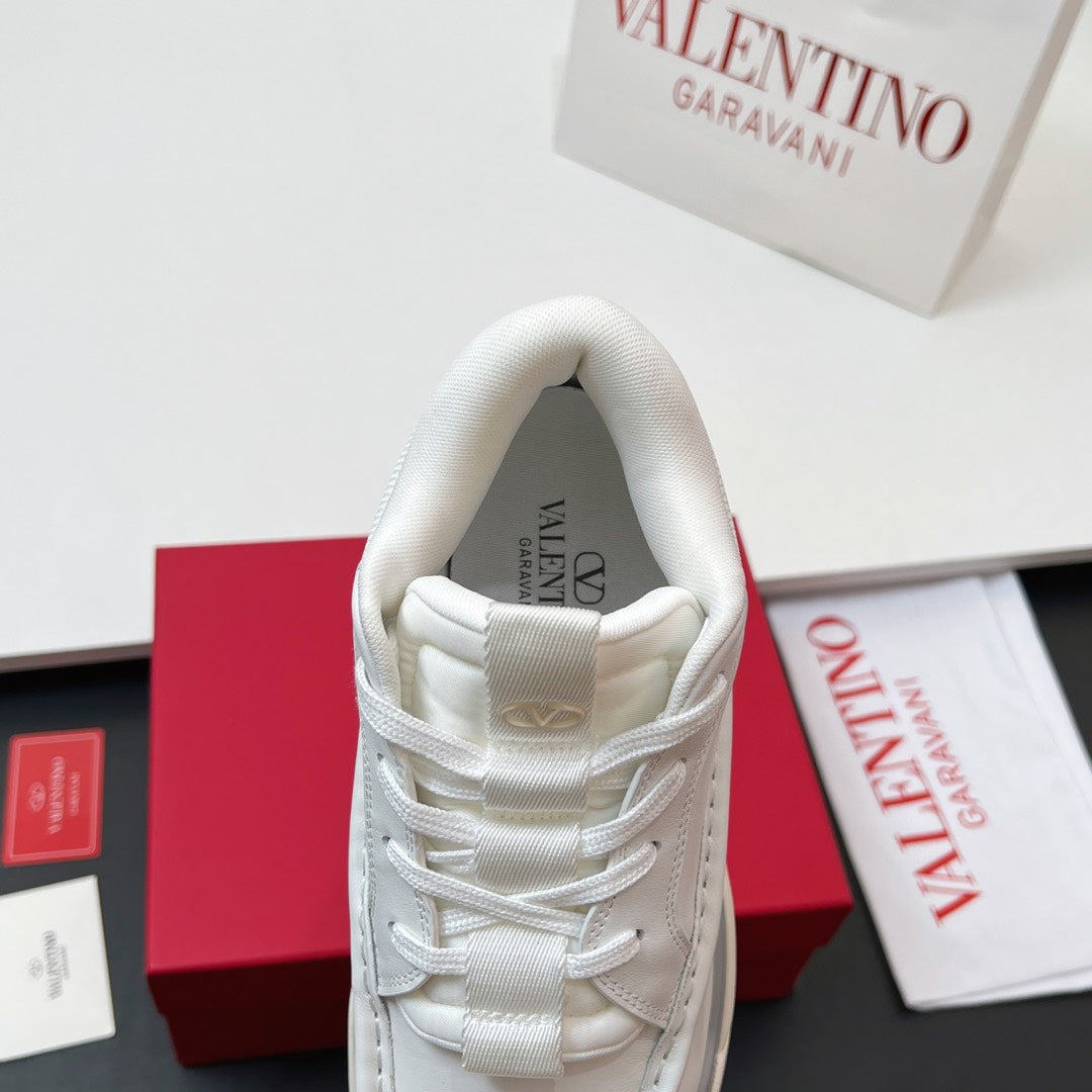 VALENTINO 25S RUNBOOT SNEAKERS IN WHITE LAMBSKIN - 35