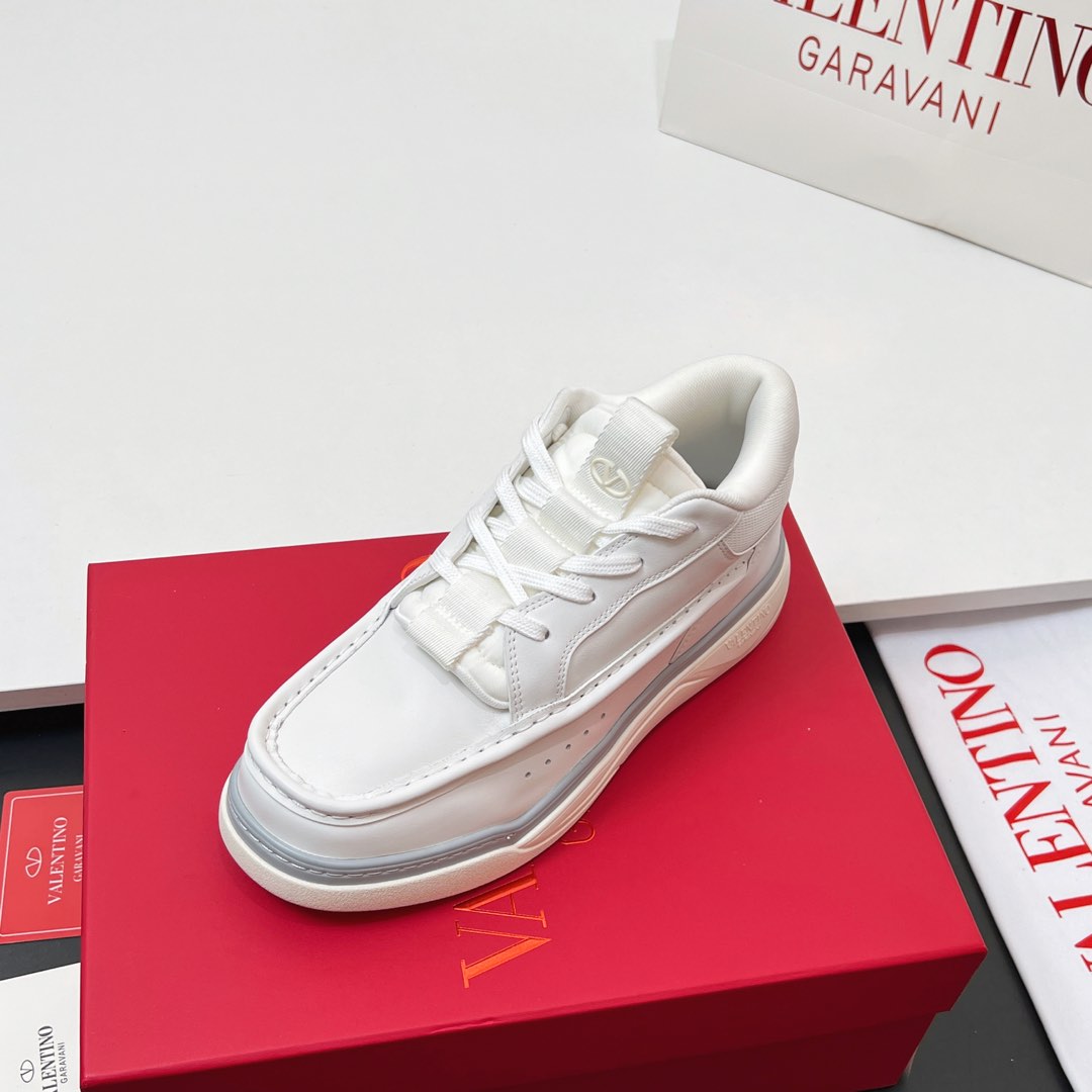 VALENTINO 25S RUNBOOT SNEAKERS IN WHITE LAMBSKIN - 35