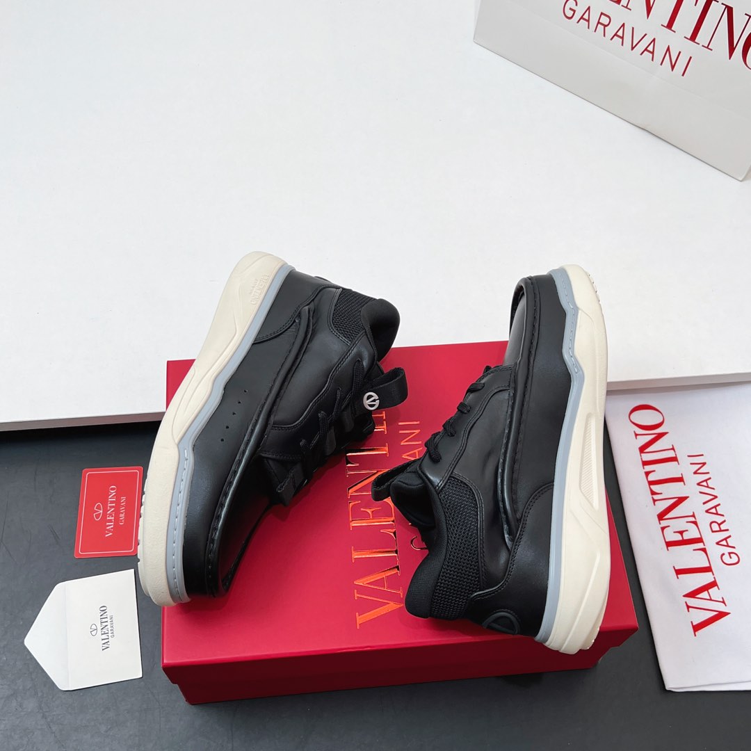 VALENTINO 25S RUNBOOT SNEAKERS IN BLACK LAMBSKIN - 35